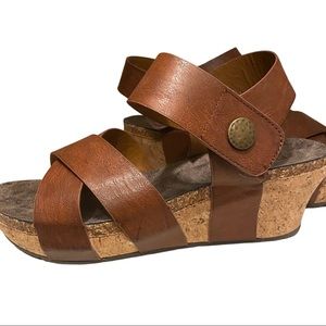 PIERRE DUMAS WOMEN'S CHANTAL 4. Brown.